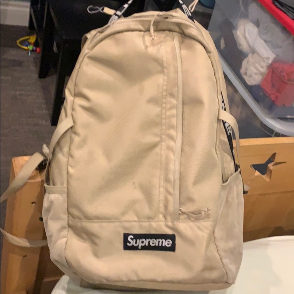 SS18 Supreme backpack